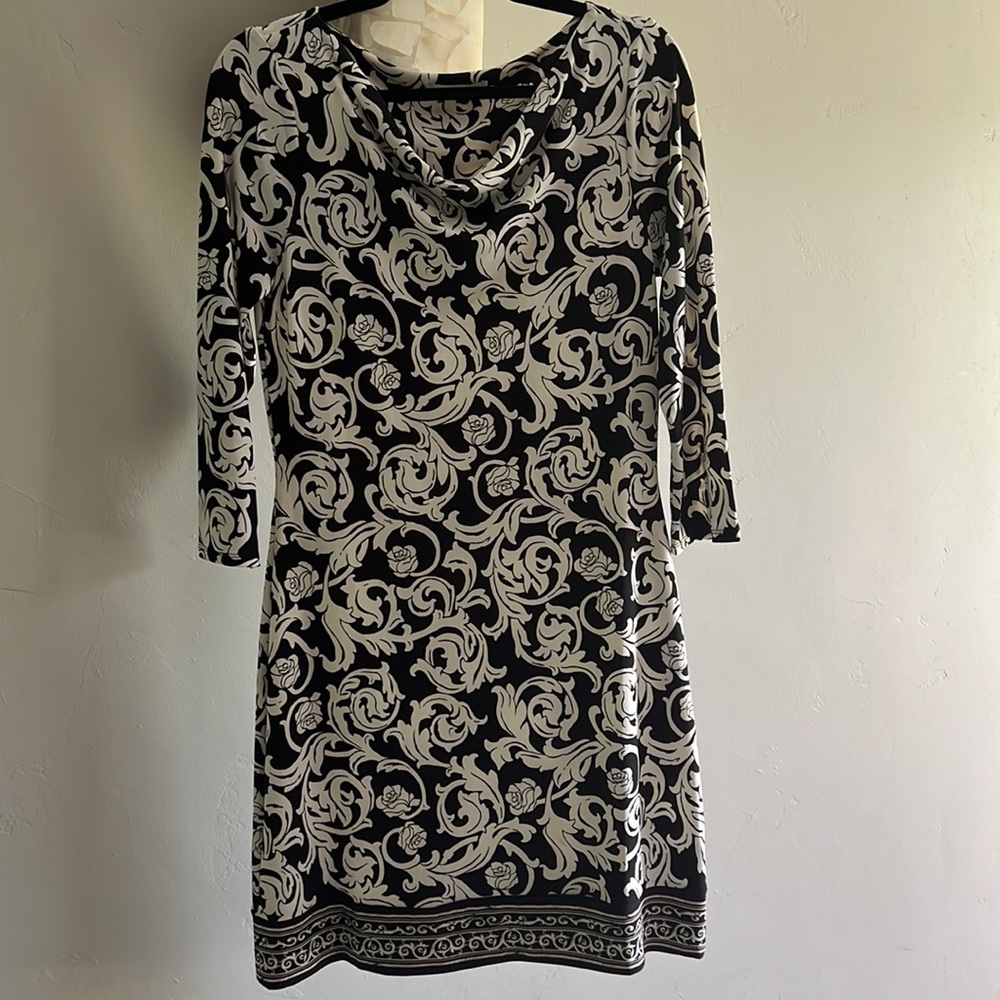 White House, Black market, black and white dress